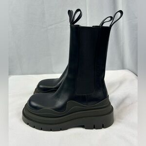 BOTTEGA VENETA
Bottega Veneta Tire Chelsea Boots